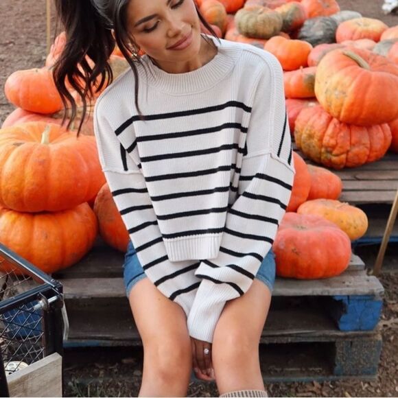 Cream and white striped sweater - Picture 2 of 5